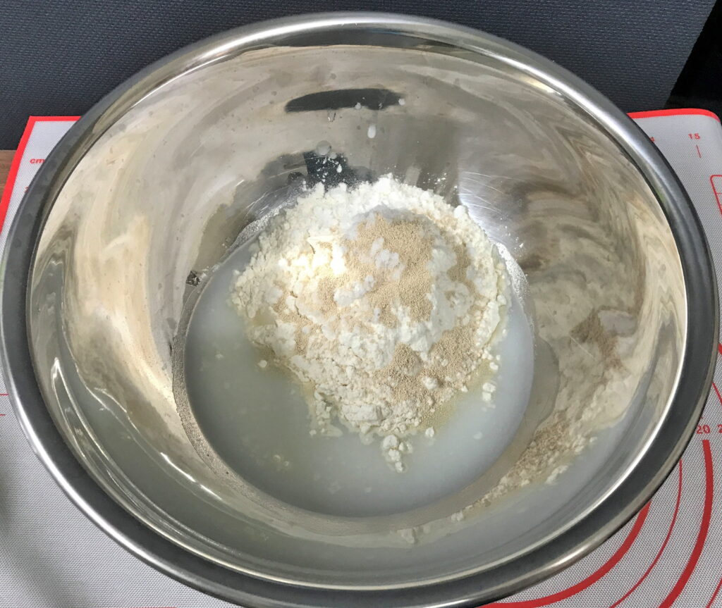 ステンレスボウルでメロンパンの生地つくり02